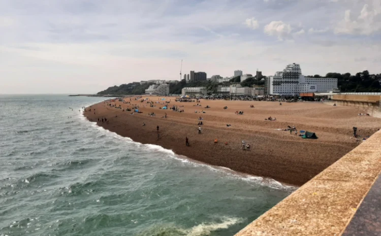  Learning English by the Coast: Why Summer Is the Perfect Time for Immersion